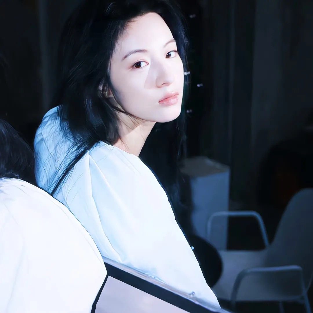 男人女人向前走